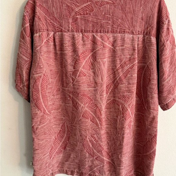 Casual Men's Button Down Shirt in Red Pattern - Picture 3 of 3